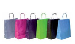 Papieren draagtassen in verschillende kleuren